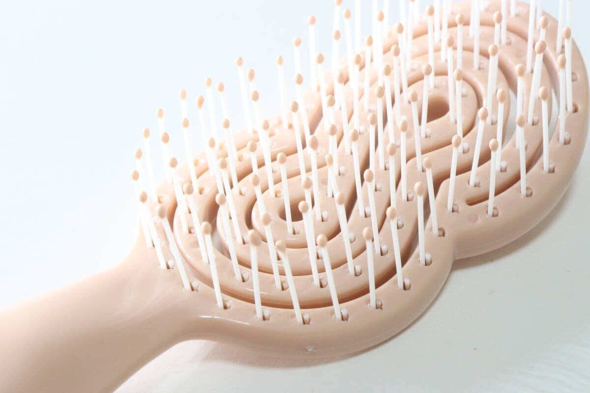 髪が乾きやすいピンヘアブラシ　形状