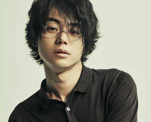 菅田将暉、メガネ姿の“地味男子”でもかっこいい 意外性を発揮