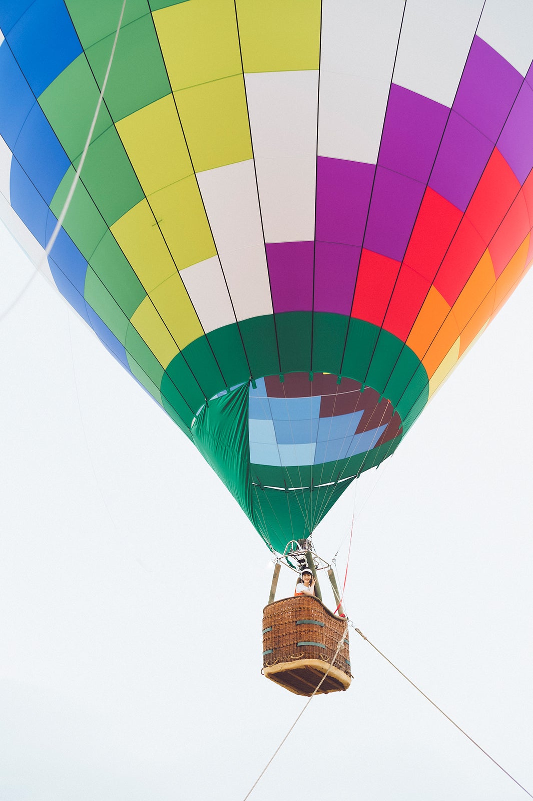 『浜辺美波 2020カレンダーブック』／（C）KADOKAWA 撮影／前康輔