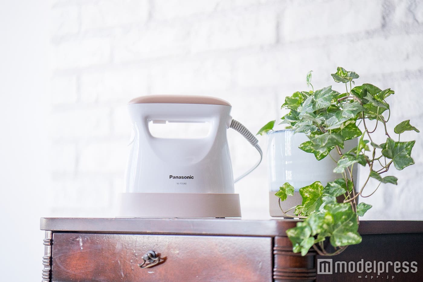 「パナソニック・衣類スチーマー(NI-FS540)」4月下旬発売予定/オープン価格」(C)モデルプレス
