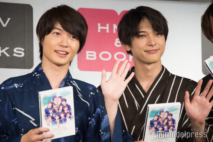 (左から)神木隆之介、吉沢亮 (C)モデルプレス