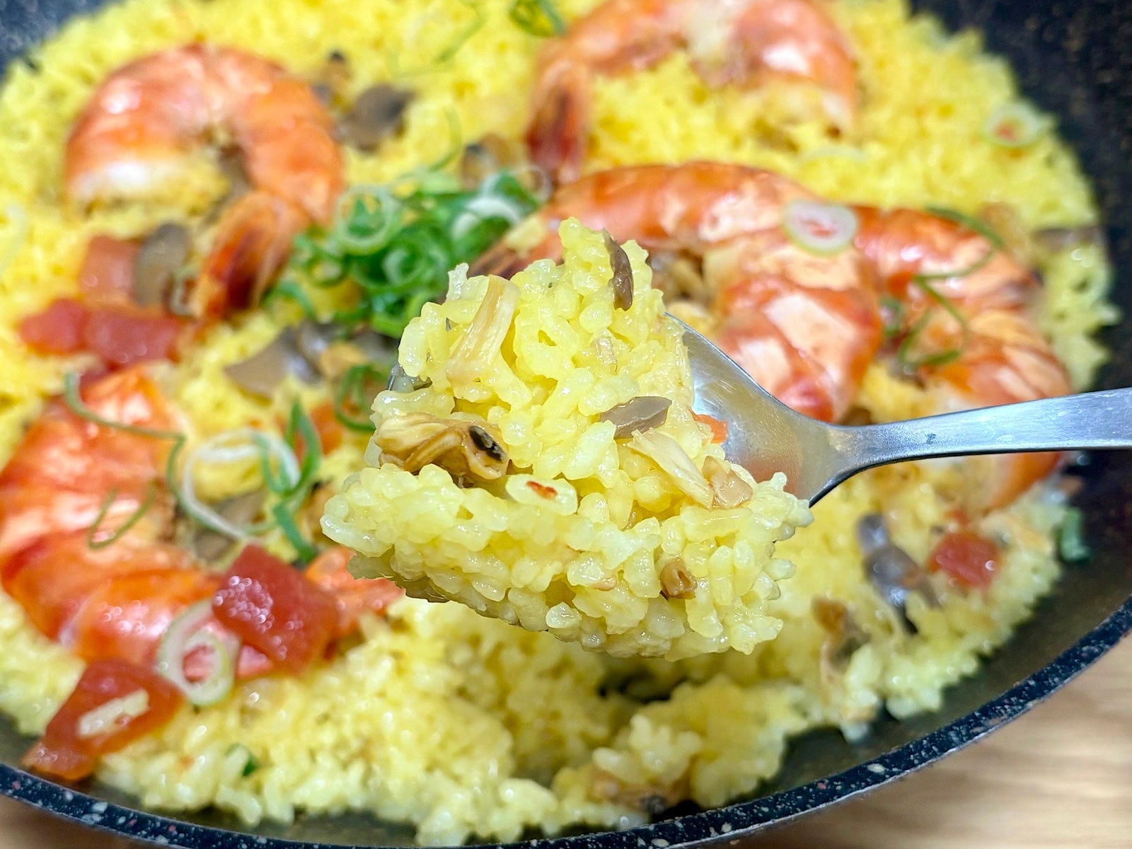 火で炒めて、お米におこげをつけても香ばしさが増しておいしいですよ！ 