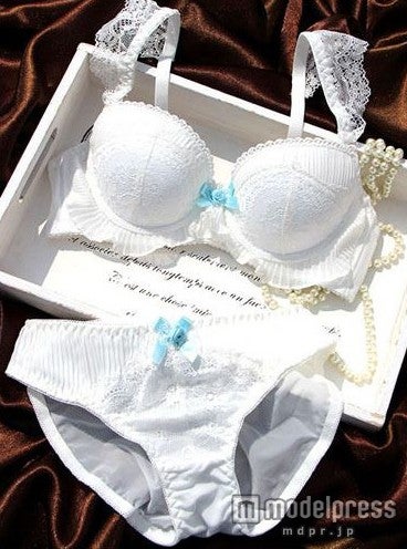 ローズリボン付きブラ＆ショーツ「AKKISTORE」3,809円（税込）