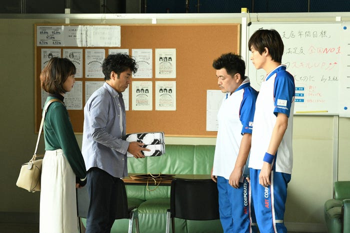 戸田恵梨香、ムロツヨシ、富澤たけし、杉野遥亮/「大恋愛~僕を忘れる君と」第6話より(C)TBS
