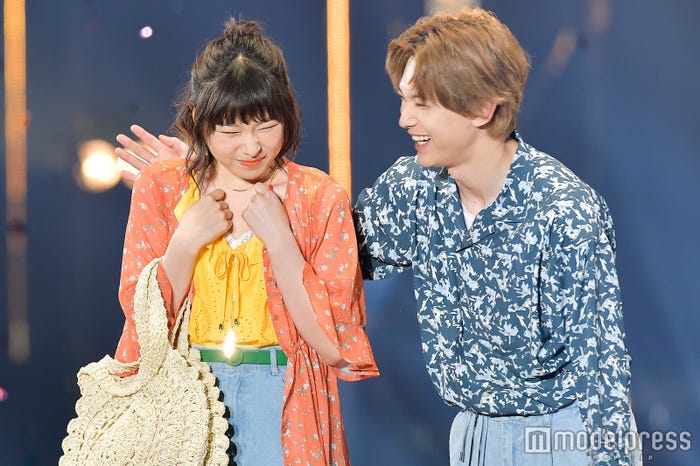 桜井日奈子、照れる (C)モデルプレス