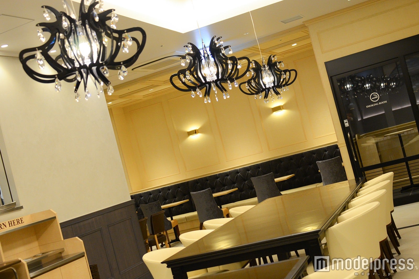 白を基調とした店内（C）モデルプレス