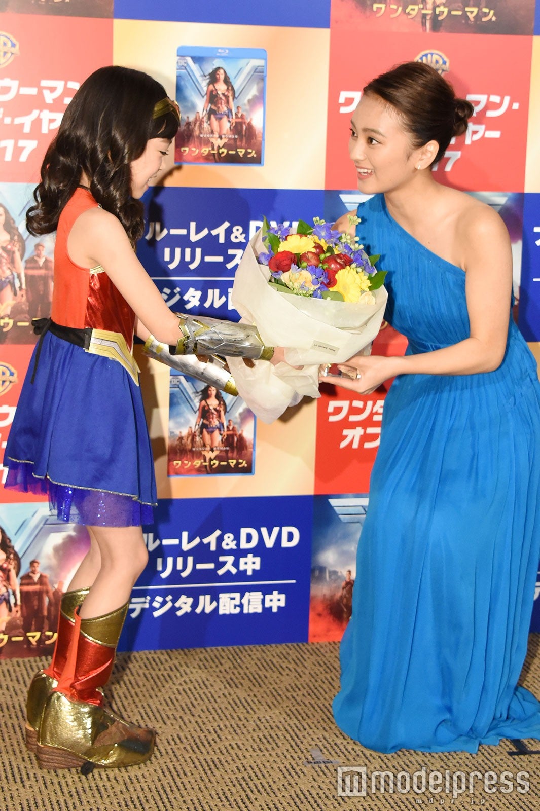 新井美羽、岡田結実 （C）モデルプレス