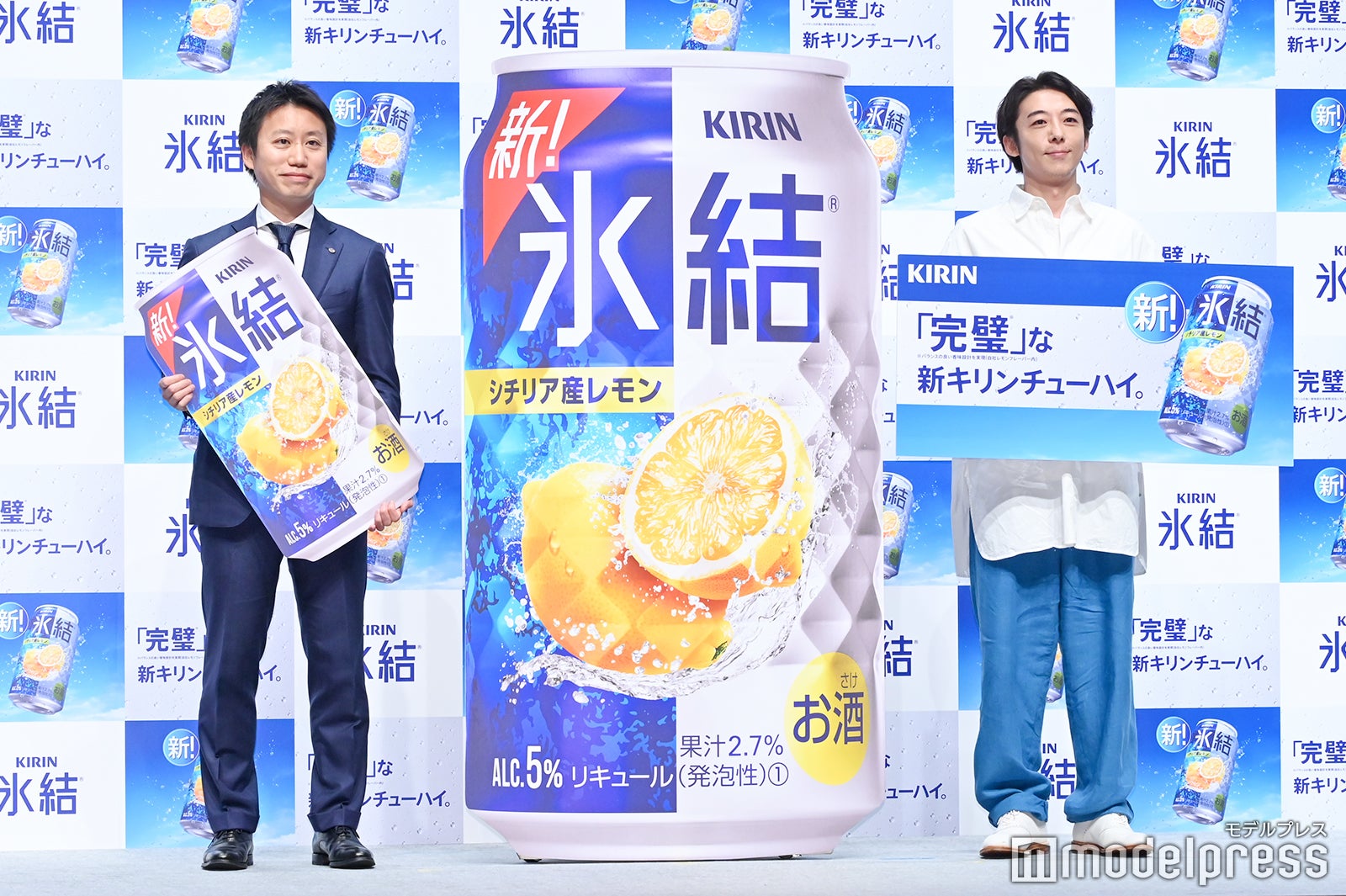 （右）高橋一生（C）モデルプレス