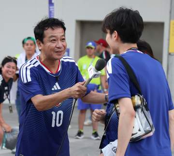 「シューイチ」途中退席→空港→W杯参戦の中山秀征 上級クラスで弾丸旅、現地で生リポ出演