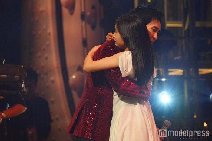 郷ひろみのステージで土屋太鳳が舞う/紅白リハーサルより(C)モデルプレス