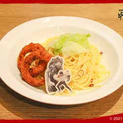 乙骨憂太の塩キャベツペペロンチーノ1,580円(税込)(C)2021 「劇場版 呪術廻戦 0」製作委員会 (C)芥見下々/集英社