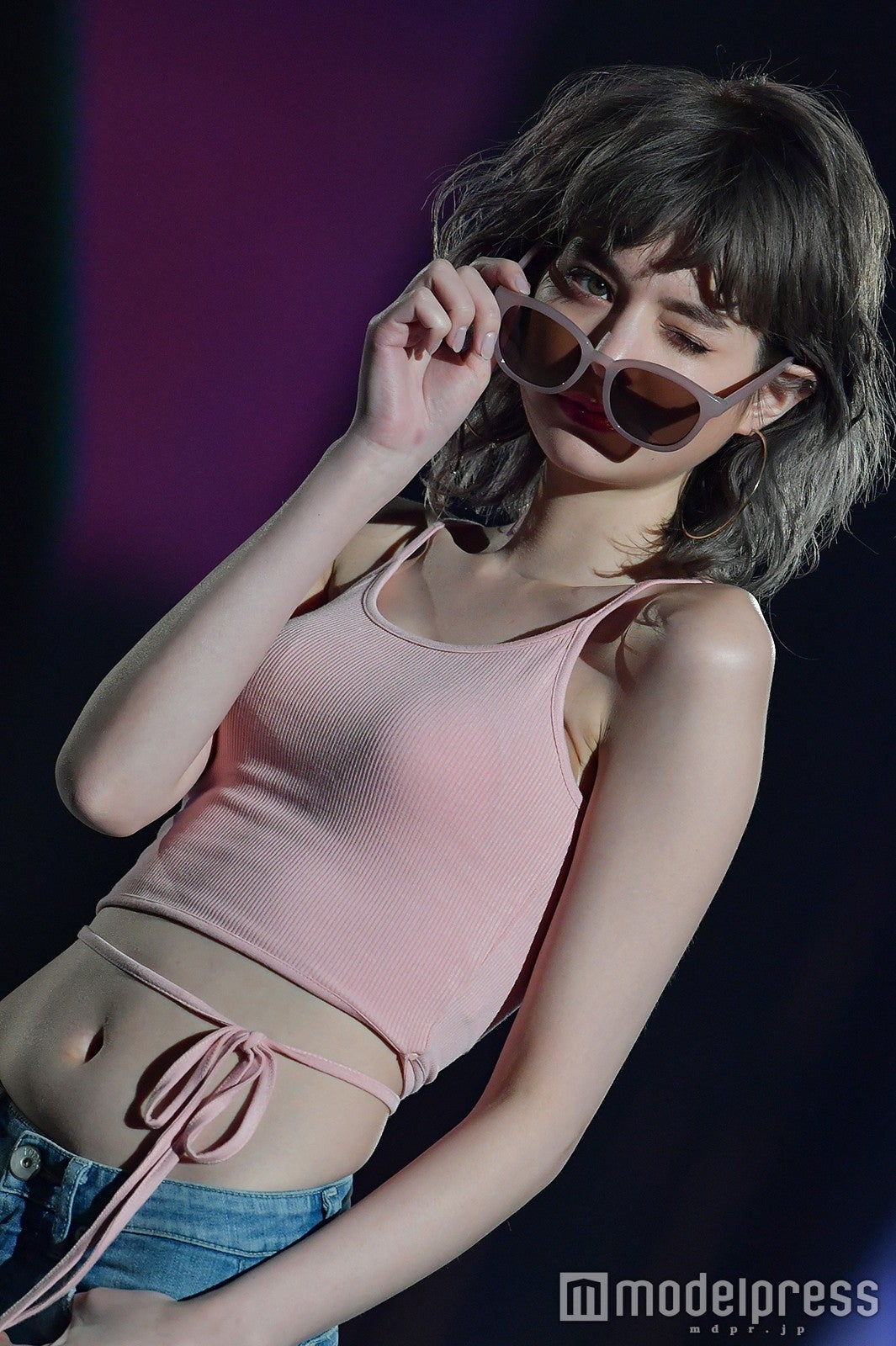 瑛茉ジャスミン、ほっそりウエストあらわ 会場の視線釘付けに＜神コレ2018S／S＞