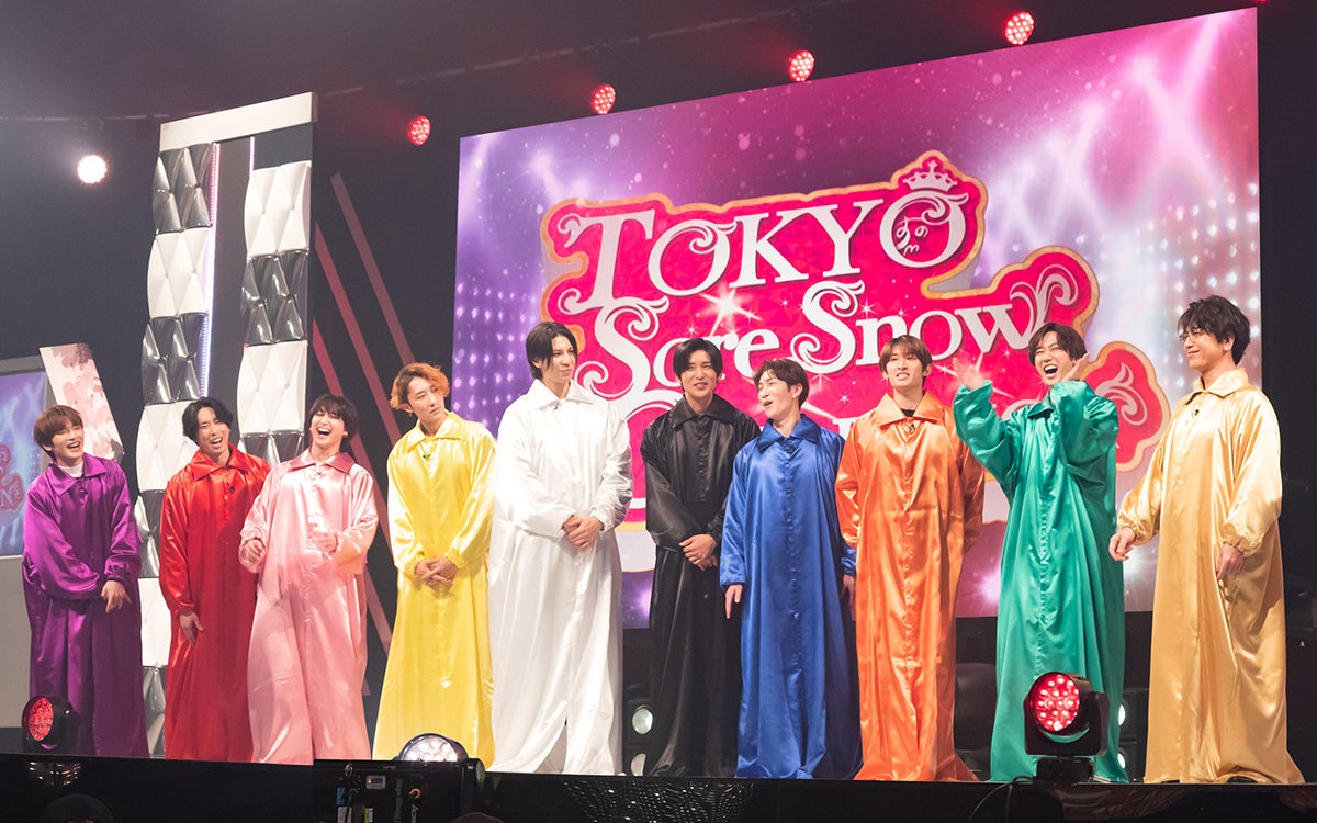 深澤辰哉、宮舘涼太、佐久間大介、岩本照、ラウール、目黒蓮、渡辺翔太、向井康二、阿部亮平、及川光博（C）TBS