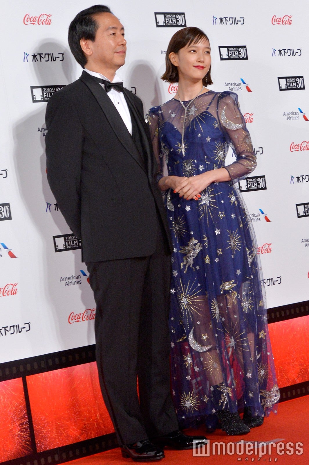 本田翼（右）（C）モデルプレス