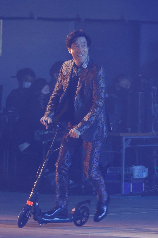 岸谷五朗（提供写真）