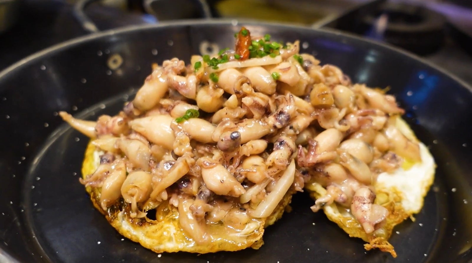 目玉焼きのホタルイカのせ（C）日本テレビ