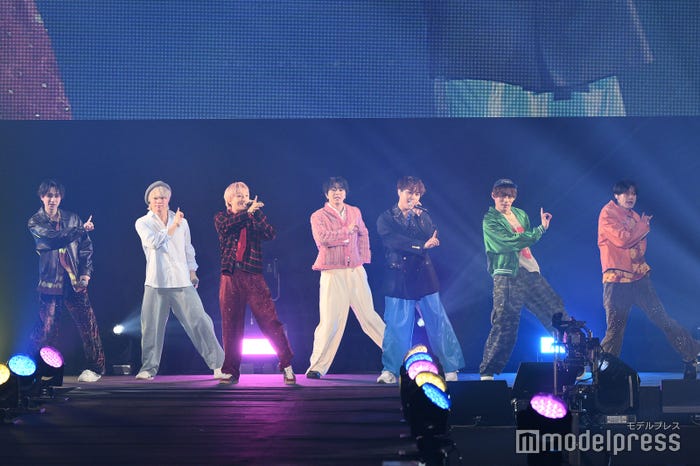 WATWINGステージ(C)モデルプレス