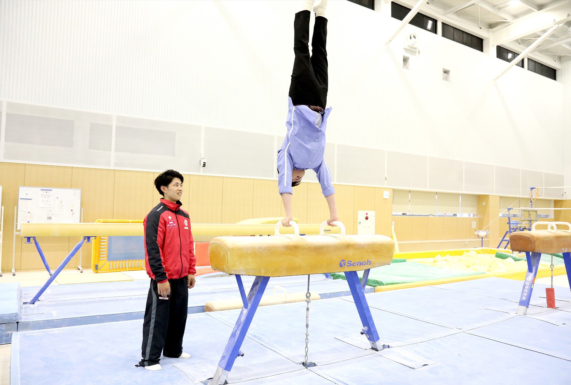 谷川翔選手、知念侑李（C）テレビ朝日