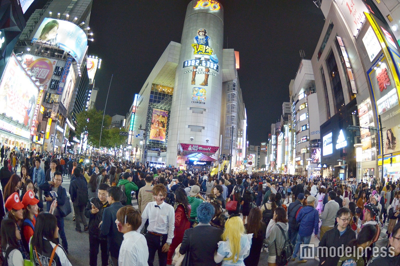 ＜ハロウィン＞渋谷109前に歩行者天国が出現 （C）モデルプレス
