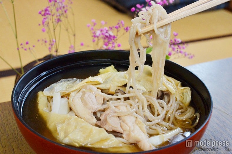 肉や椎茸などが包まれている