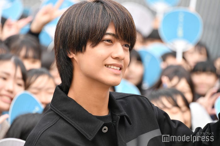 ファンの名前を間違えるボケで佐藤勝利にひたすらツッコまれていた高橋海人 (C)モデルプレス