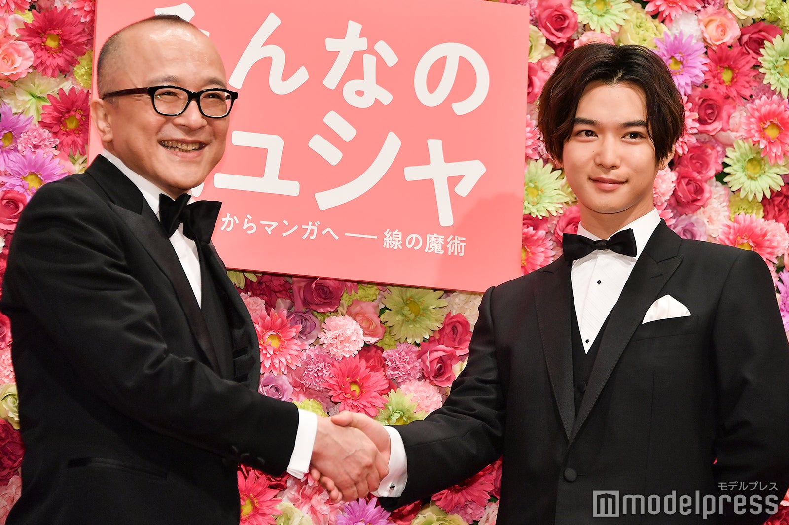 タキシードのタイプも偶然に同じになったという山田五郎氏、千葉雄大 （C）モデルプレス