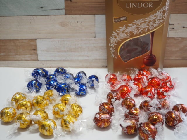 アソートチョコの中身を出した写真