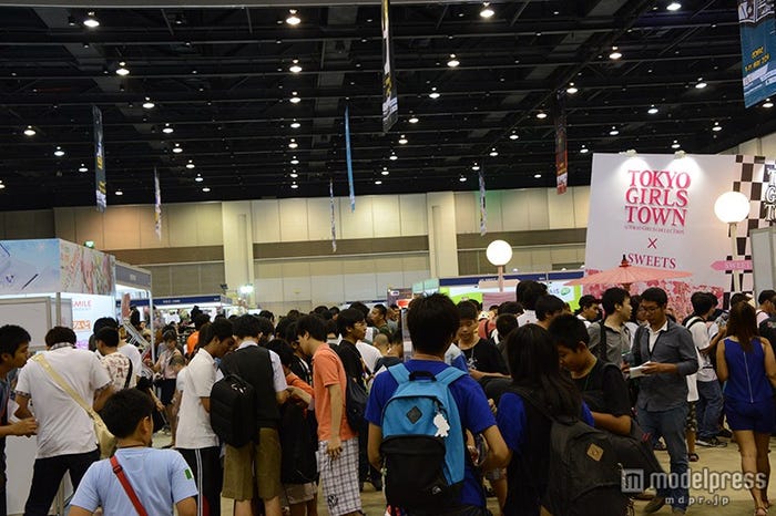 ブースにはタイの女の子が殺到「TOKYO GIRLS TOWN」
