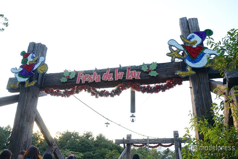 ドナルドとデイジーの装飾が可愛い、「フィエスタ・デ・ラ・ルース」