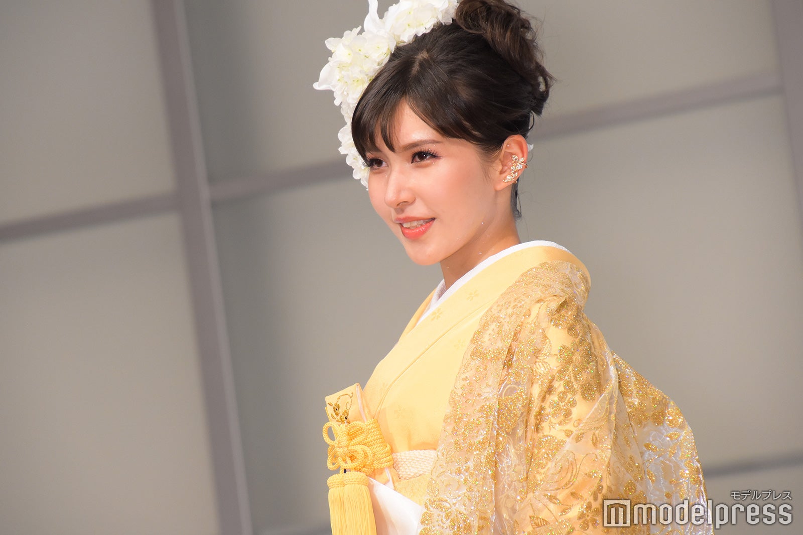 「ミス・インターナショナル2019」日本代表・岡田朋峰さん、亡き父・岡田眞澄さんへ“花嫁姿”披露