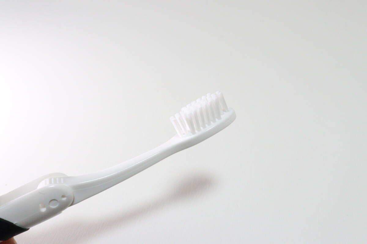 折りたたみ歯ブラシ（モノトーン）　先端
