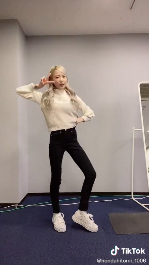 AKB48本田仁美、チェ・イェナ「SMiLEY」ダンス披露 IZ*ONE出身メンバーのカバー続々