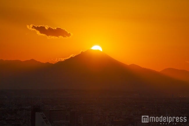 神秘的なダイヤモンド富士&スーパームーンの観測チャンスが到来