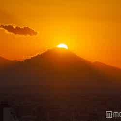 「ダイヤモンド富士」(2014年11月、撮影:金子宏一)/画像提供:サンシャインシティ