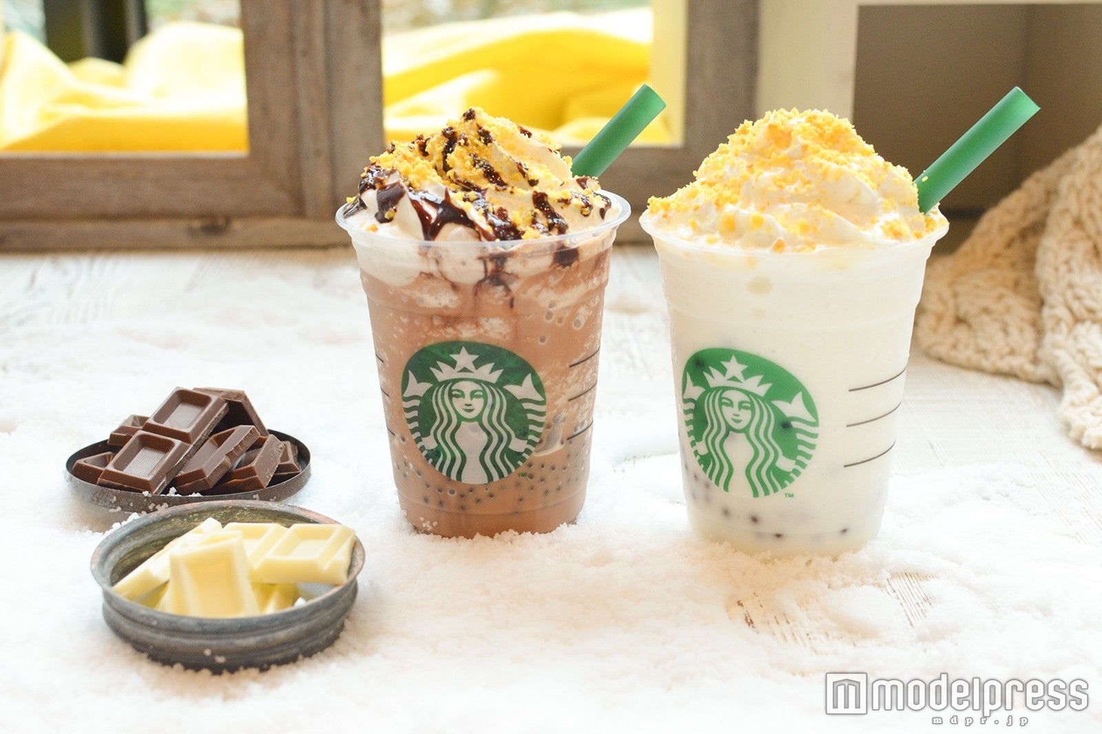 （画像左から）チョコラティ バナナ フラペチーノ（R）、ホワイト チョコラティ バナナ フラペチーノ（R）／（C）モデルプレス