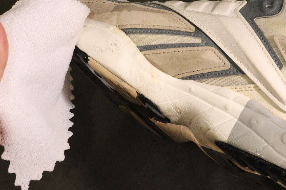 ソールクリーナー（泡タイプ、スニーカー用）　拭き取り