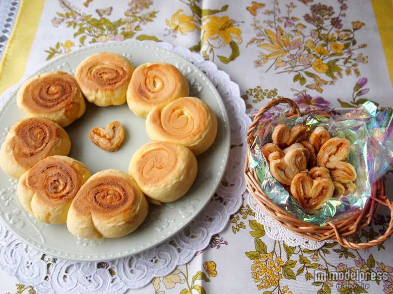 「フライパンでシナモンロール→ハートパイ」