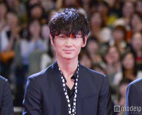 綾野剛、二宮和也ら共演者や報道陣を今宵も“スーパーエスコート”