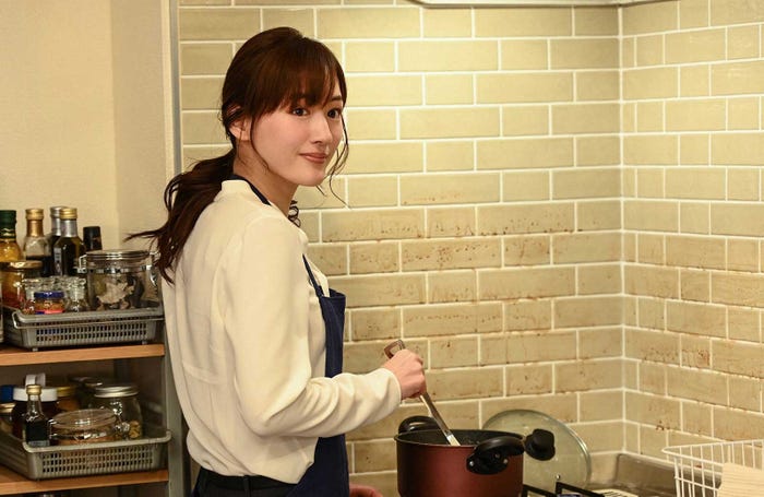 綾瀬はるか「天国と地獄 ~サイコな2人~」第4話より(C)TBS