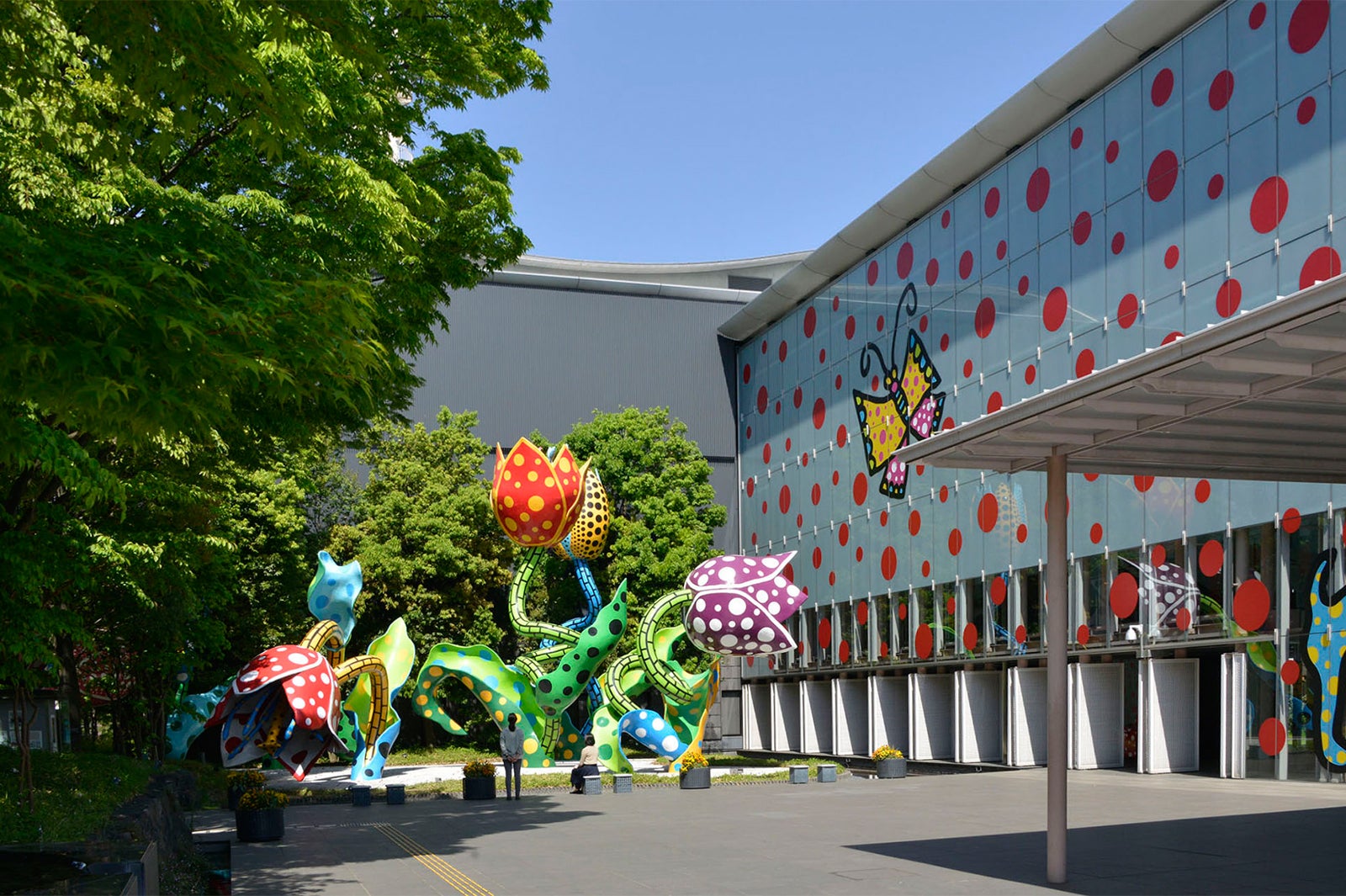 《幻の華》《松本から未来へ》（C）YAYOI KUSAMA