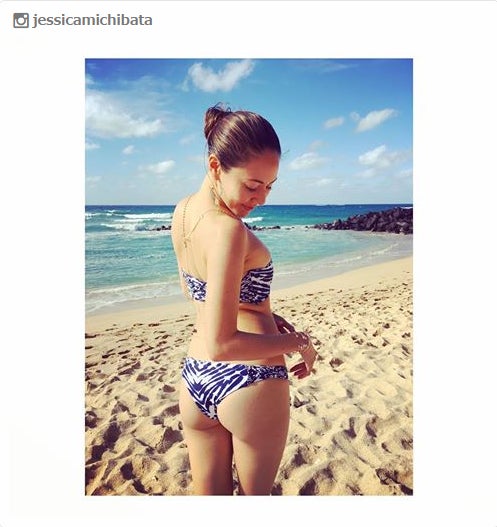 ビキニ姿で美ヒップを披露した道端ジェシカ/道端ジェシカInstagramより