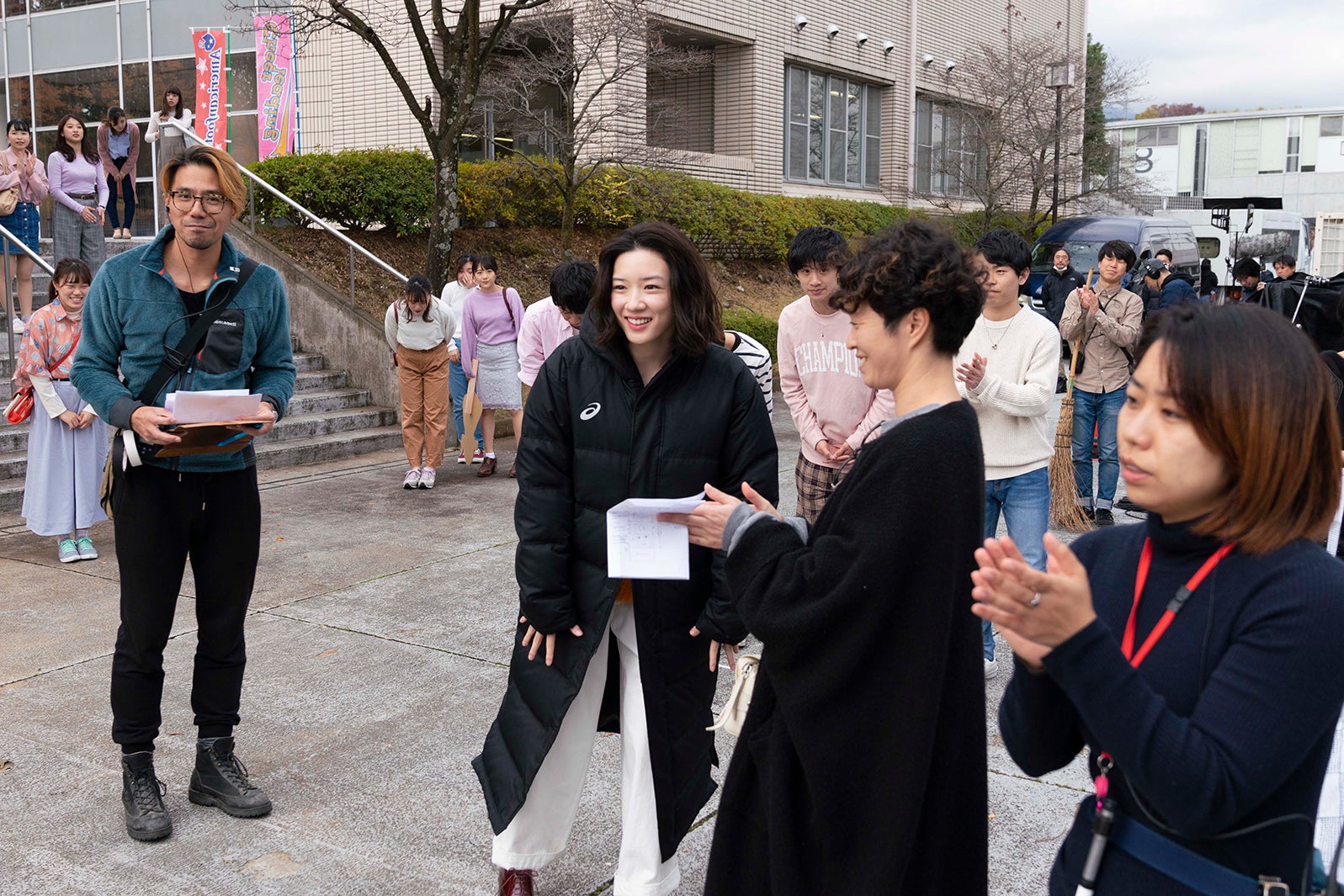 （中央）永野芽郁／メイキングカット（提供写真）