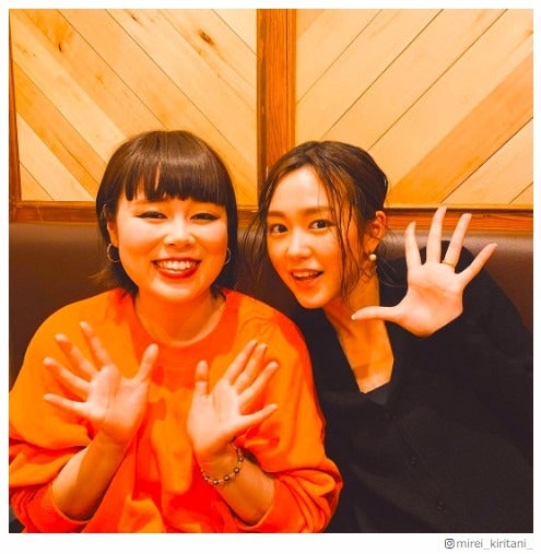 桐谷美玲、左手薬指の指輪に注目する声 ブルゾンちえみとの2ショットに反響