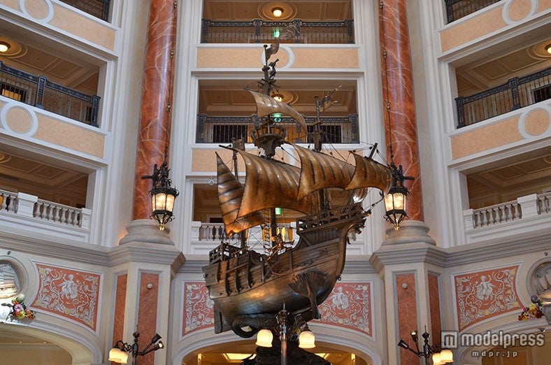 東京ディズニーシー・ホテルミラコスタのロビーにあるガリオン船