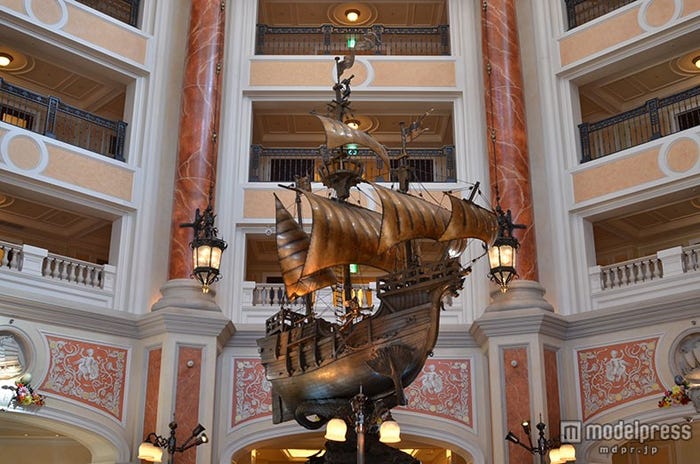 東京ディズニーシー・ホテルミラコスタのロビーにあるガリオン船