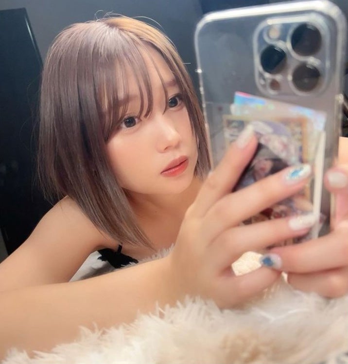 ばんばんざい・流那、美デコルテ披露SEXY部屋着姿「1番かわいいって思われたい」