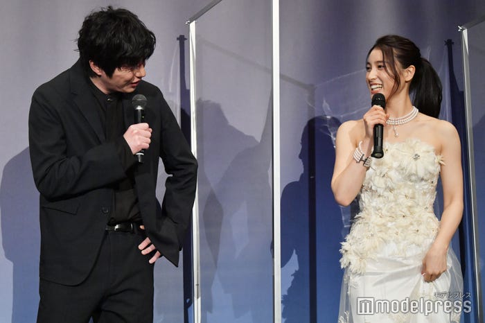 土屋太鳳の裏の顔を暴露していいものか悩む田中圭(C)モデルプレス