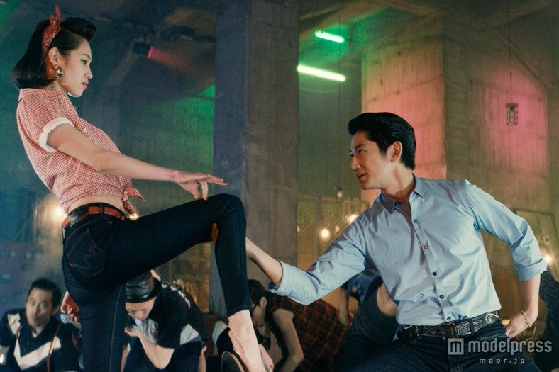 水原希子＆瑛太、一触即発の“キレキレ”ダンス披露