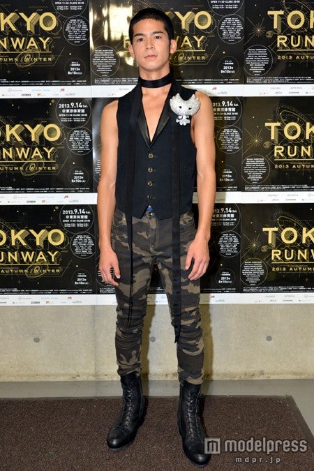 モデルプレスのインタビューに応じた菅谷哲也