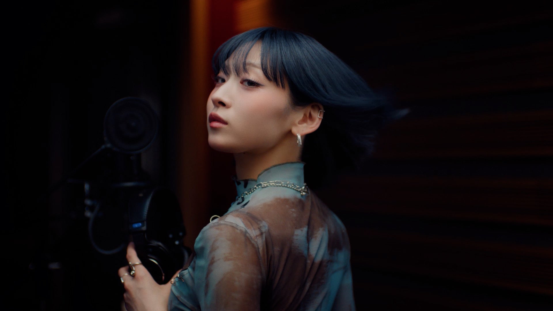 JISOO「いち髪 PREMIER」新CM「後ろ姿のリレー」篇（提供写真）